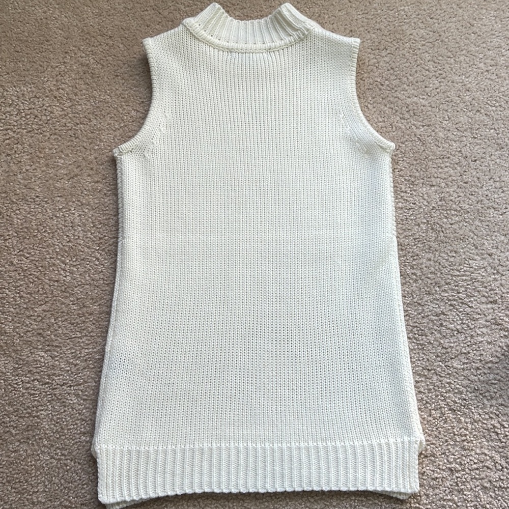 V Neck sweater vest. Size XS from Kate and Mallory. Great condition - Picture 3 of 4